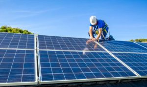 Installation et mise en production des panneaux solaires photovoltaïques à Les Martres-de-Veyre